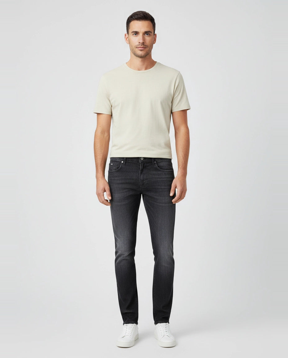 Men's BOSS Black H-Delaware Black Jeans on model