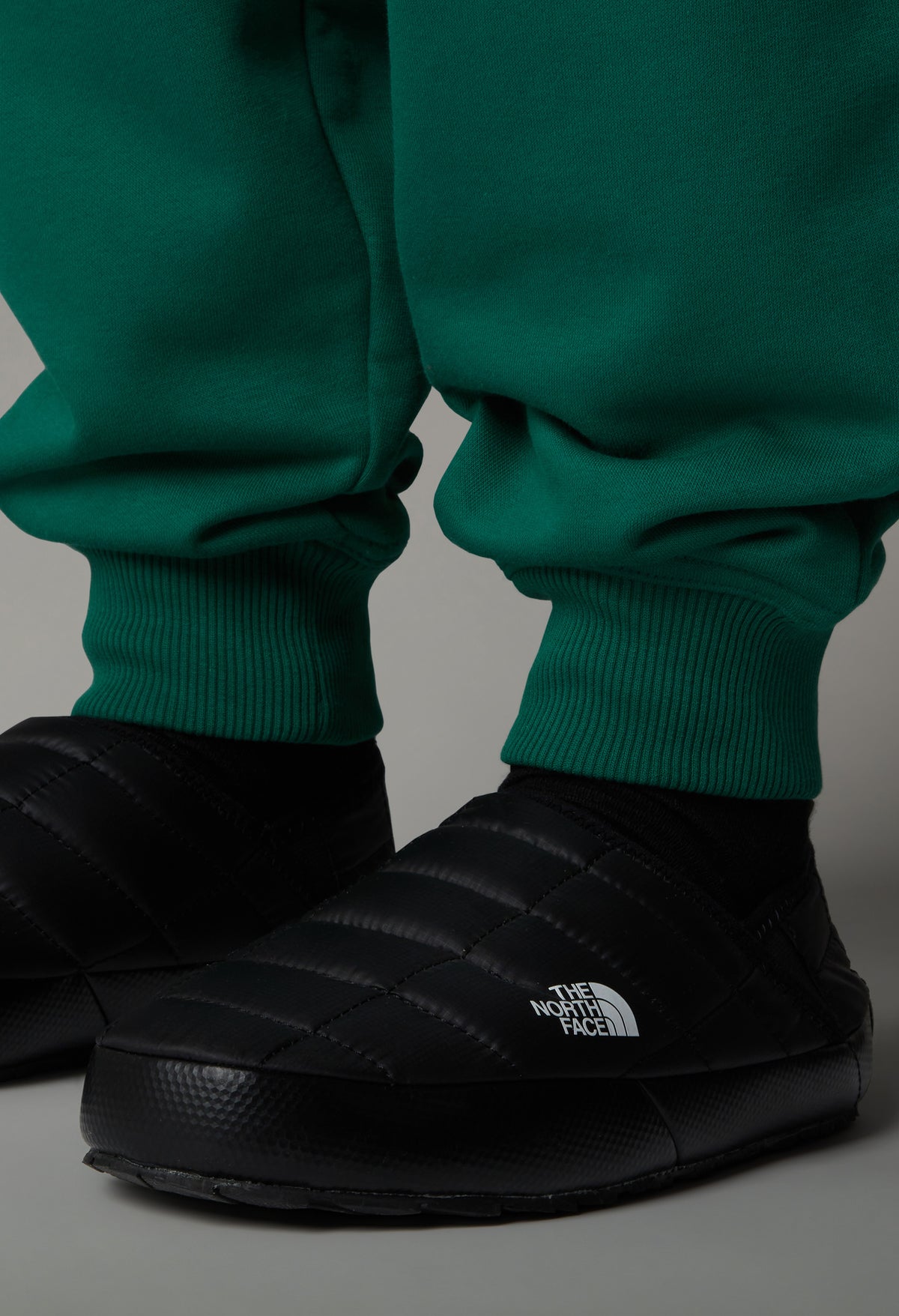 Boy's The North Face Black Youth ThermoBall™ Traction Mule II — view 6