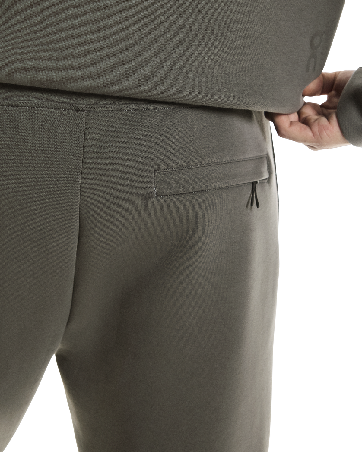 Men's On Running Shadow Focus Tech Sweatpants — view 5