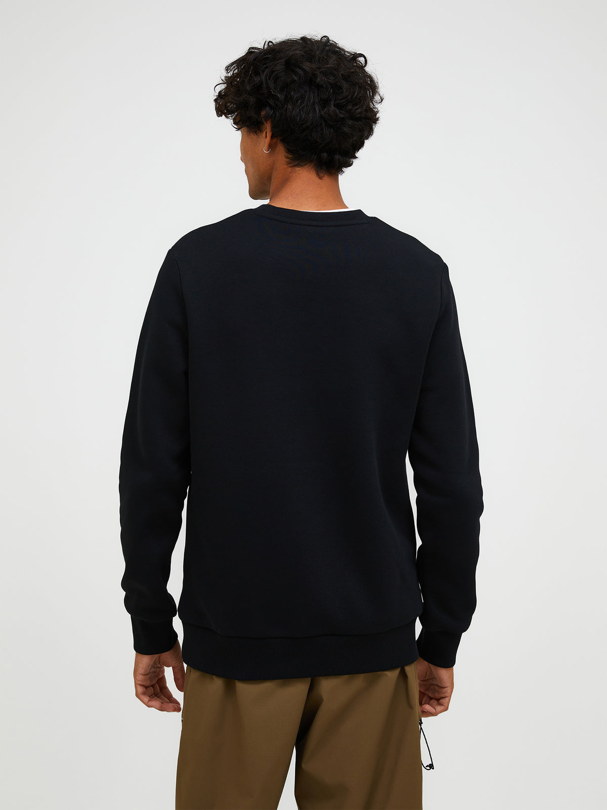 Men's Peak Performance Original Small Logo Crew in Black — view 6