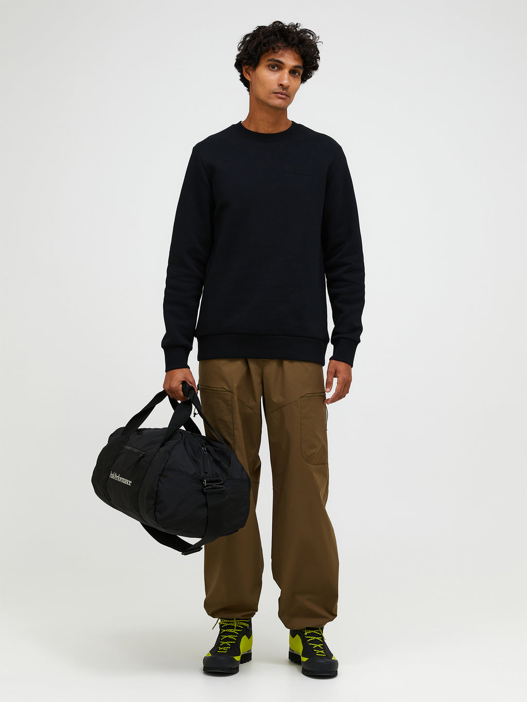 Men's Peak Performance Original Small Logo Crew in Black — view 4