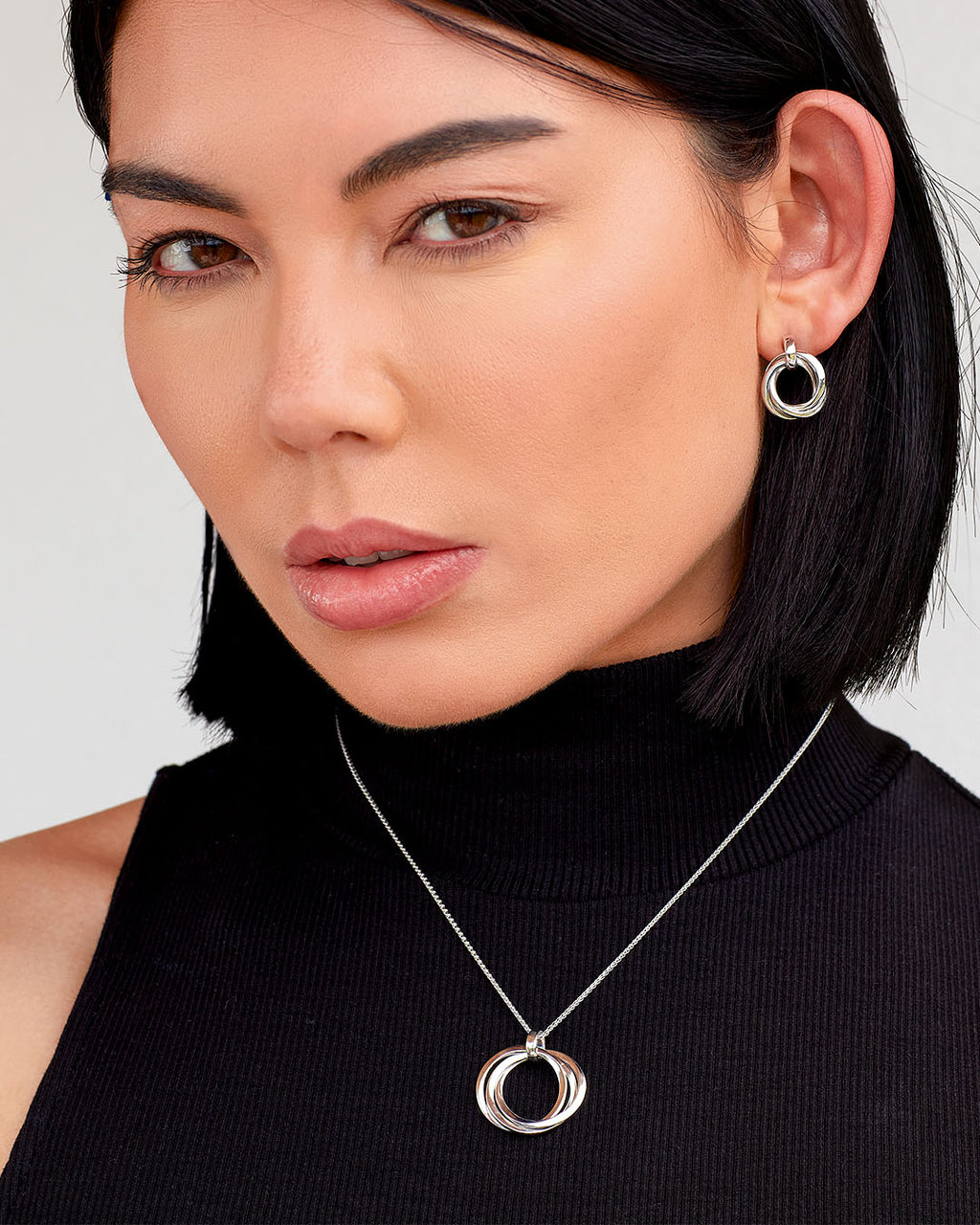 Model wears Bevel Trilogy Grande Link Slider Necklace