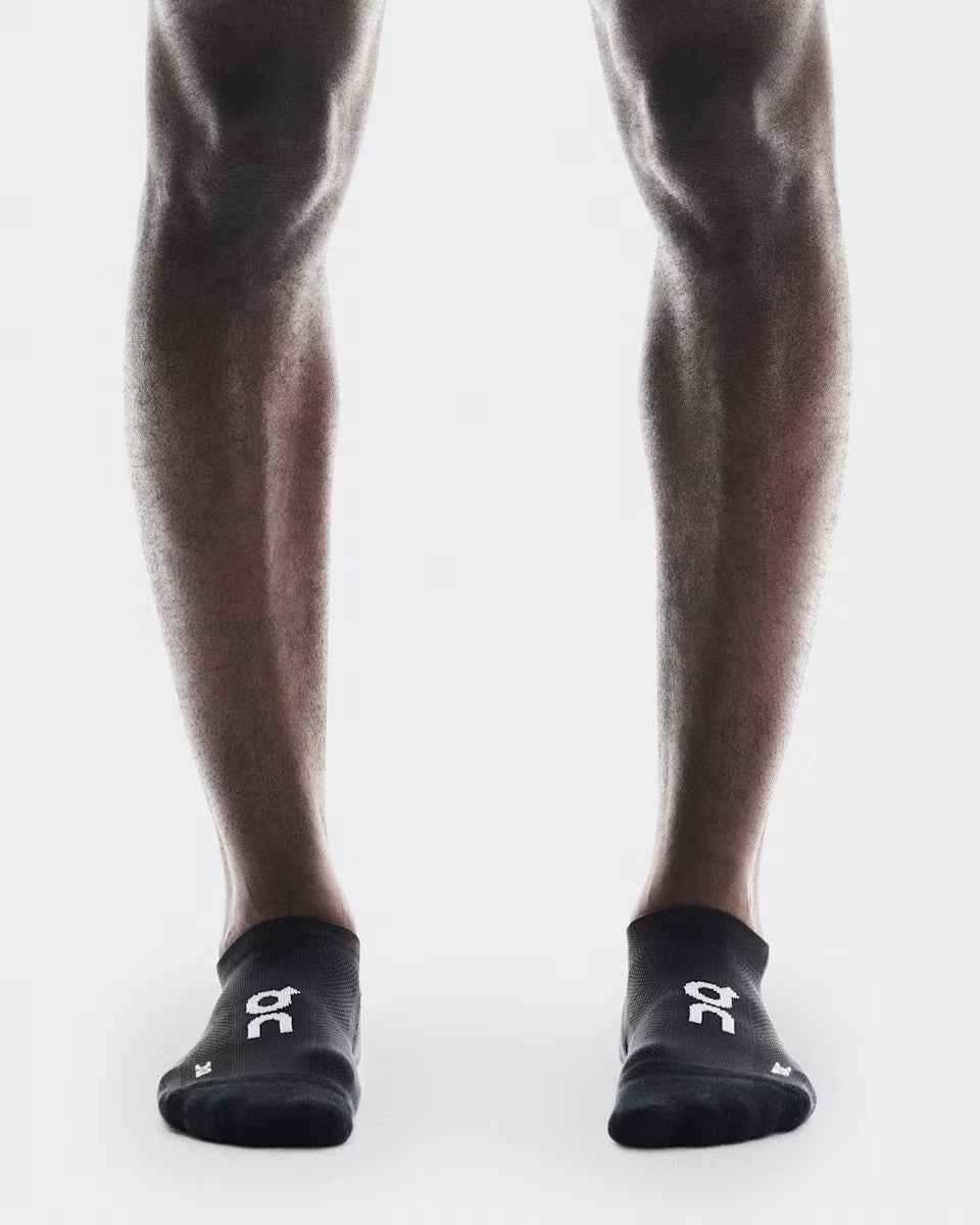 Unisex On Running Black Core Run Low 2-Pack Socks worn on model with on logo 