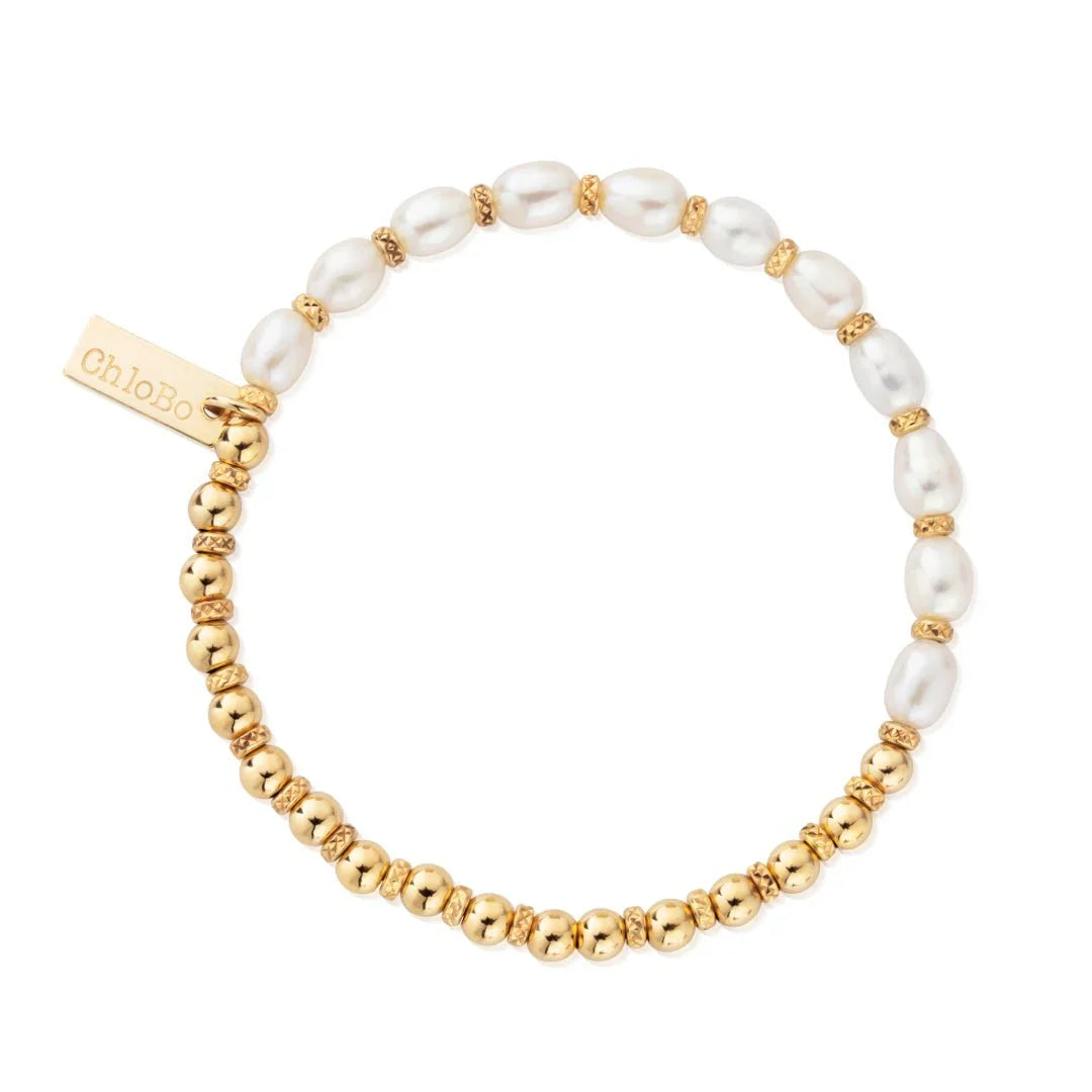 A pearl and gold beaded bracelet.
