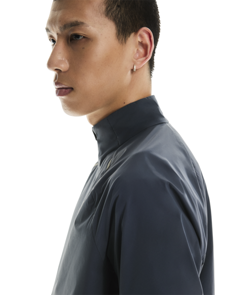 Men's On Running Weather Jacket Insulated in Navy I Eclipse — view 4