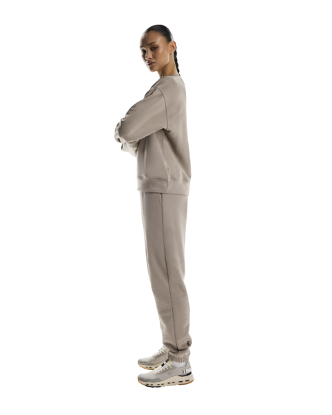 Women's On Running Club Pant in Desert — view 5