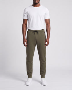Men's On Running Focus Tech Sweatpants 1 Bark — on model